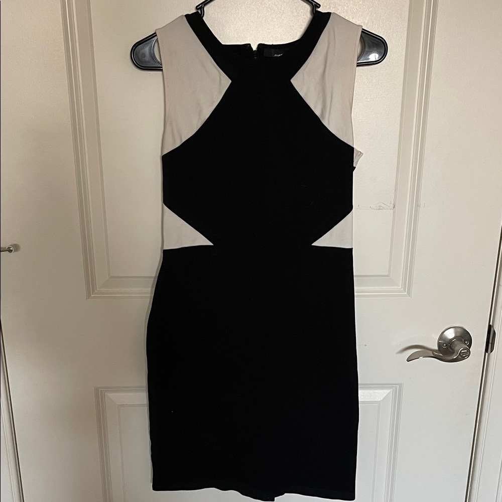 Elegant Black and Cream Sleeveless Dress